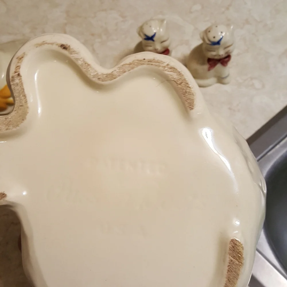 Vintage Shawnee Puss and Boots Cookie Jar with Salt and Pepper Shaker - Picture 6 of 13